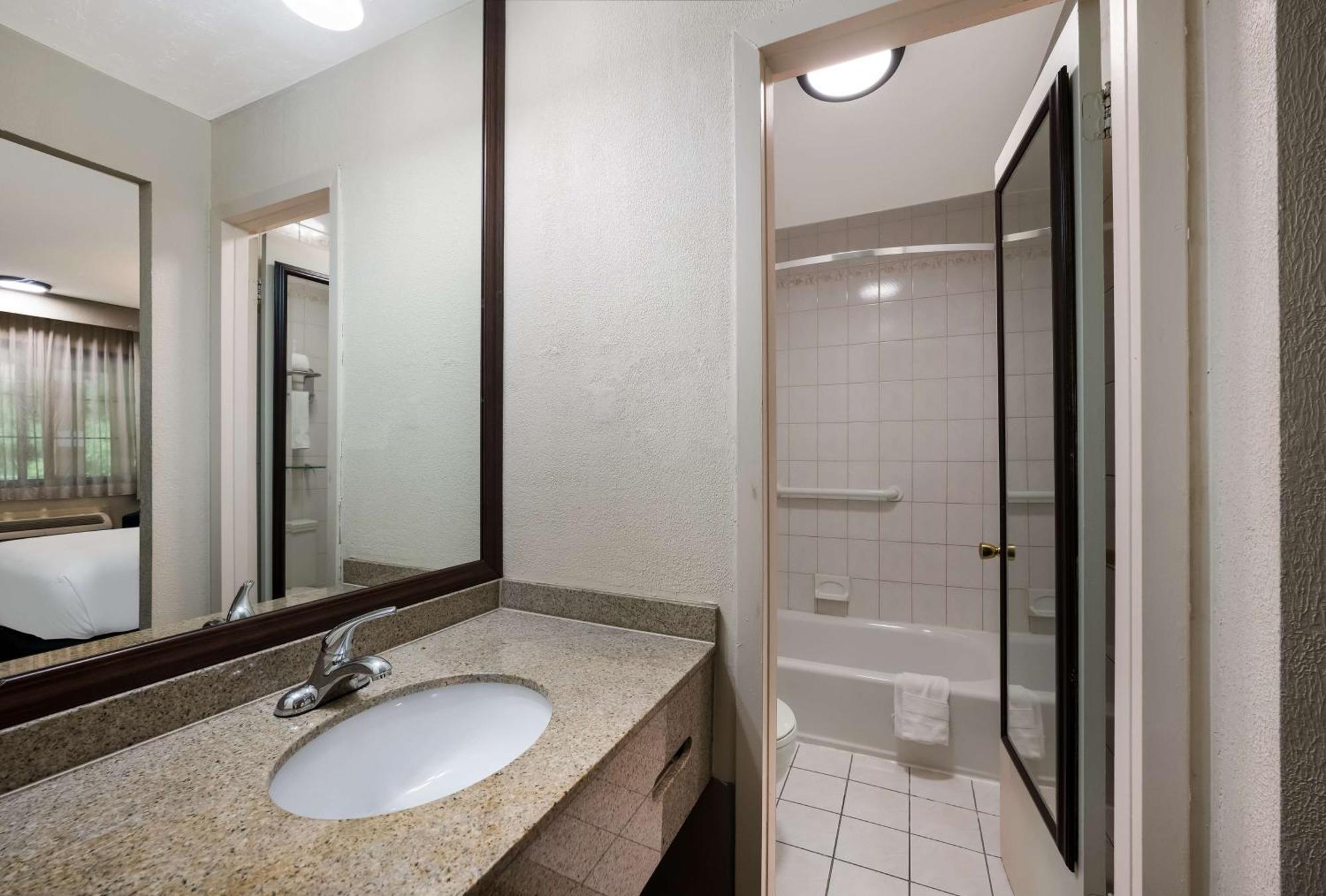 Surestay Plus By Best Western Woodbury Inn Zewnętrze zdjęcie